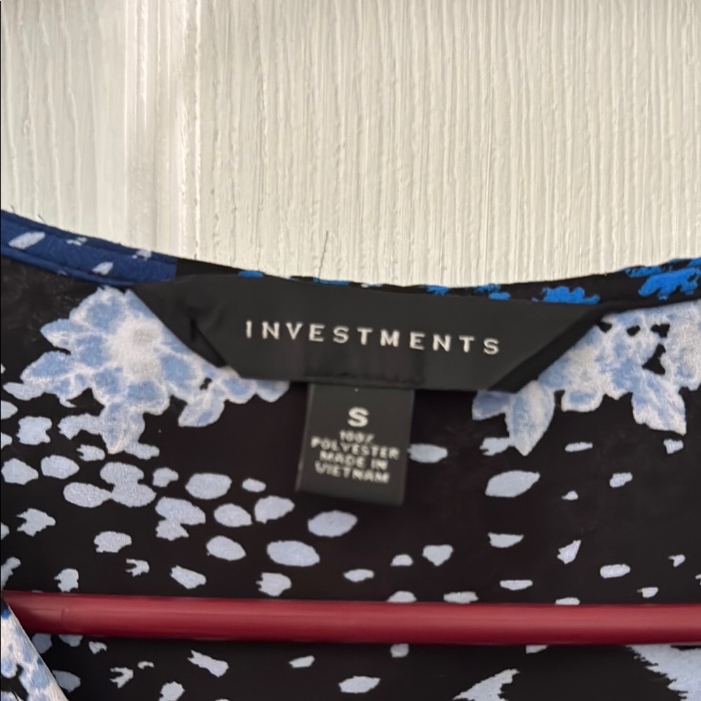 Women's Black and Blue Patterned Top - Picture 2 of 7